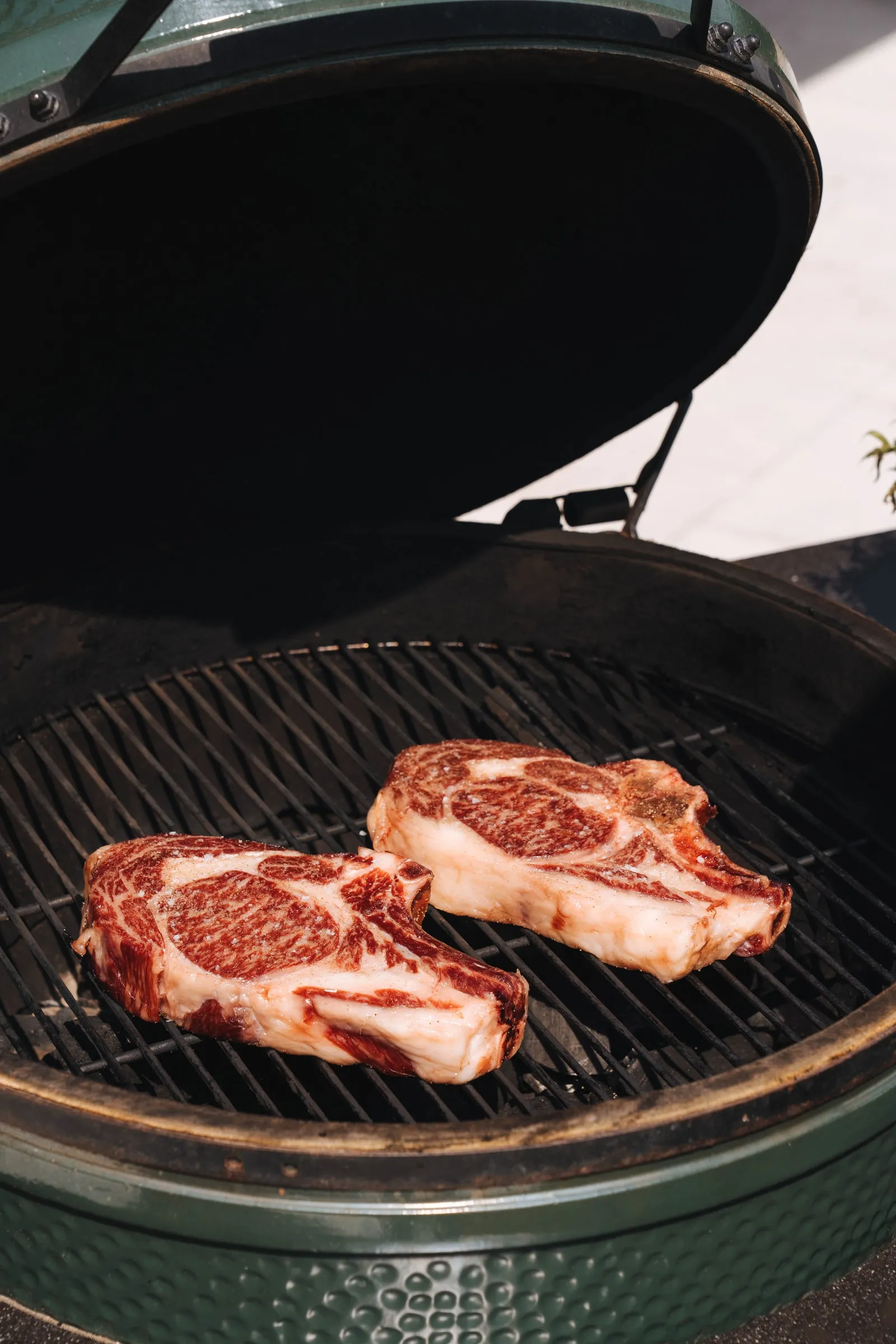 Twee côtes à l’os van Tajiri op de grill